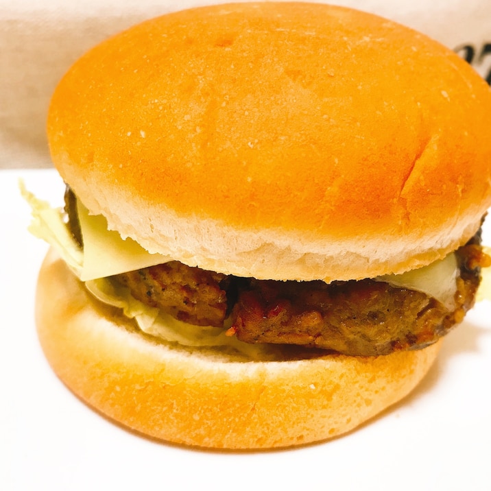 冷凍のハンバーグで作る！手作りお手軽ハンバーガー